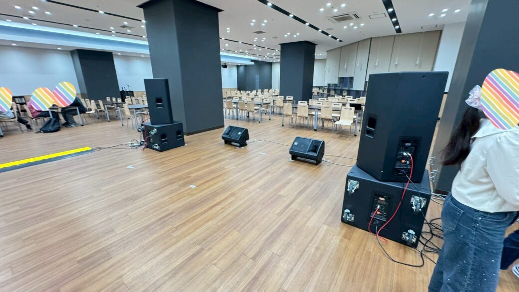 下手側から見たステージ